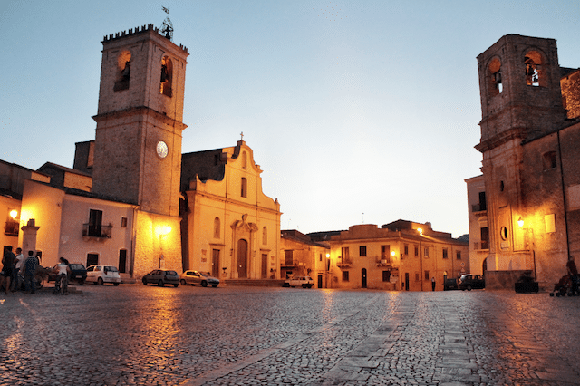 Palazzo Adriano. Wikimedia Commons